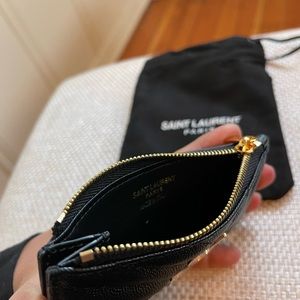 Fragments/Zipped card holder